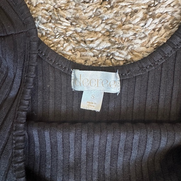 Ribbed scoop neck shirt - Picture 2 of 2